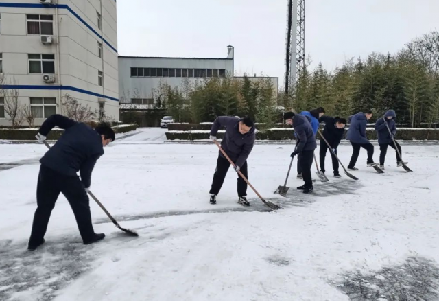 以雪為令迅速集結，清冰除雪確保暢通